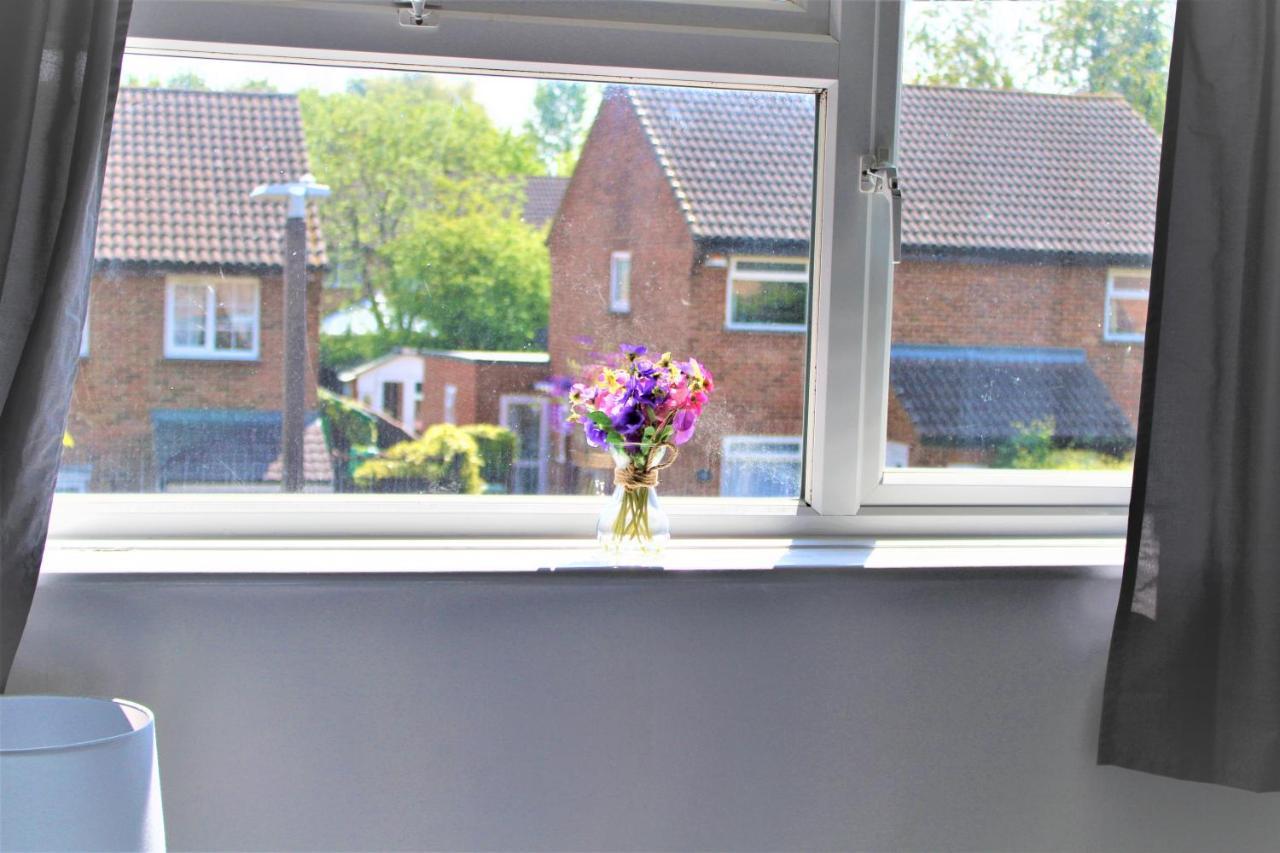 Homely And Budget Friendly 3 Bed House Sleeps 6 Free Parking! Milton Keynes Exterior foto