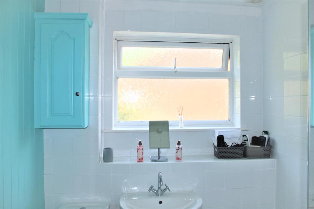 Homely And Budget Friendly 3 Bed House Sleeps 6 Free Parking! Milton Keynes Exterior foto